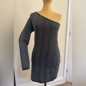GUESS BY MARCIANO Black and Silver One-Shoulder Dress (M)